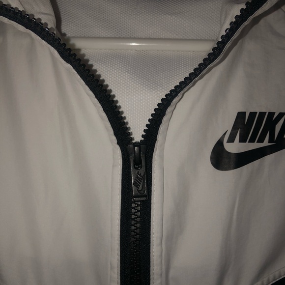 Women’s Black/White Woven Nike Windbreaker - Picture 3 of 5